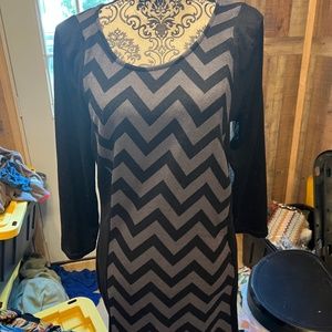 LADIES WOMENS  XL GRAY N BLACK CHEVRON DRESS
